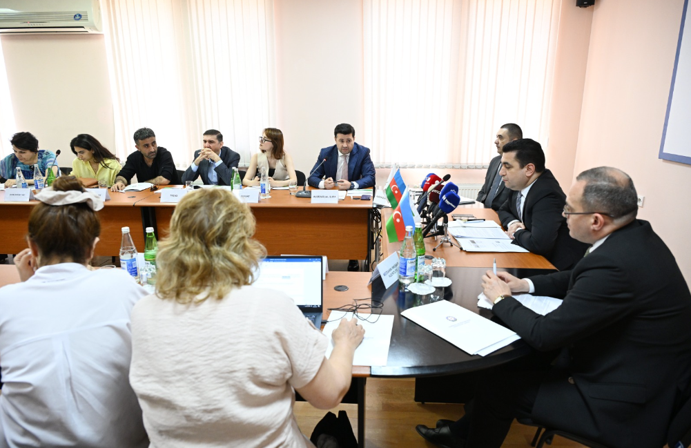 “Audiovizual media: Normalar, reallıqlar və çağırışlar” mövzusunda dəyirmi masa keçirildi - FOTOLAR